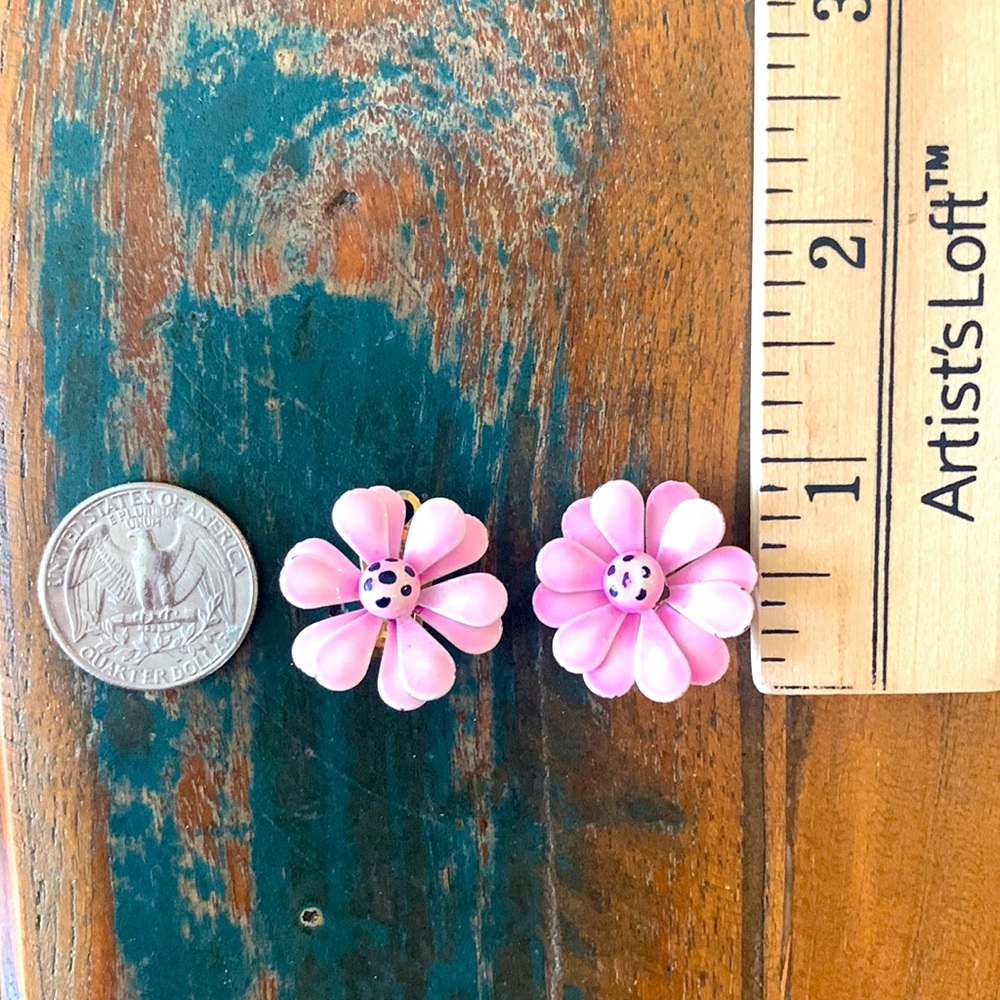 🌸 Pink Enamel Clip Earrings 🌸 Perfect for Spring!